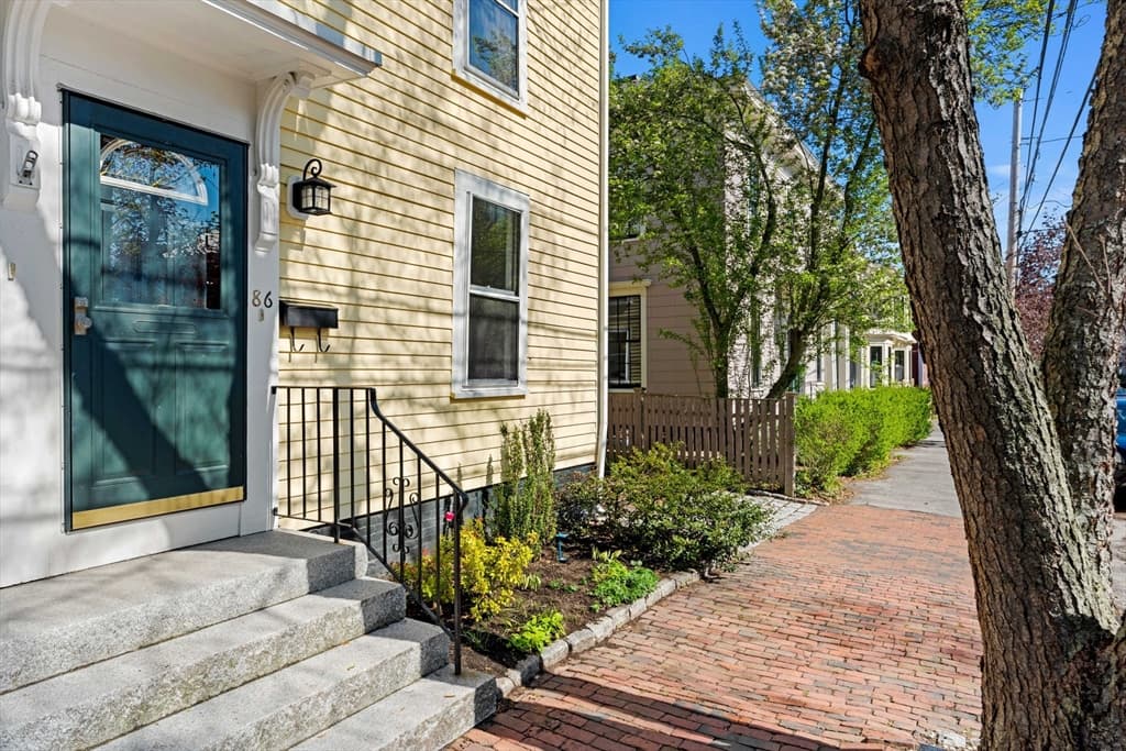 Condominium at 86 Federal St # 86, Newburyport MA 01950, photo 4 of 41