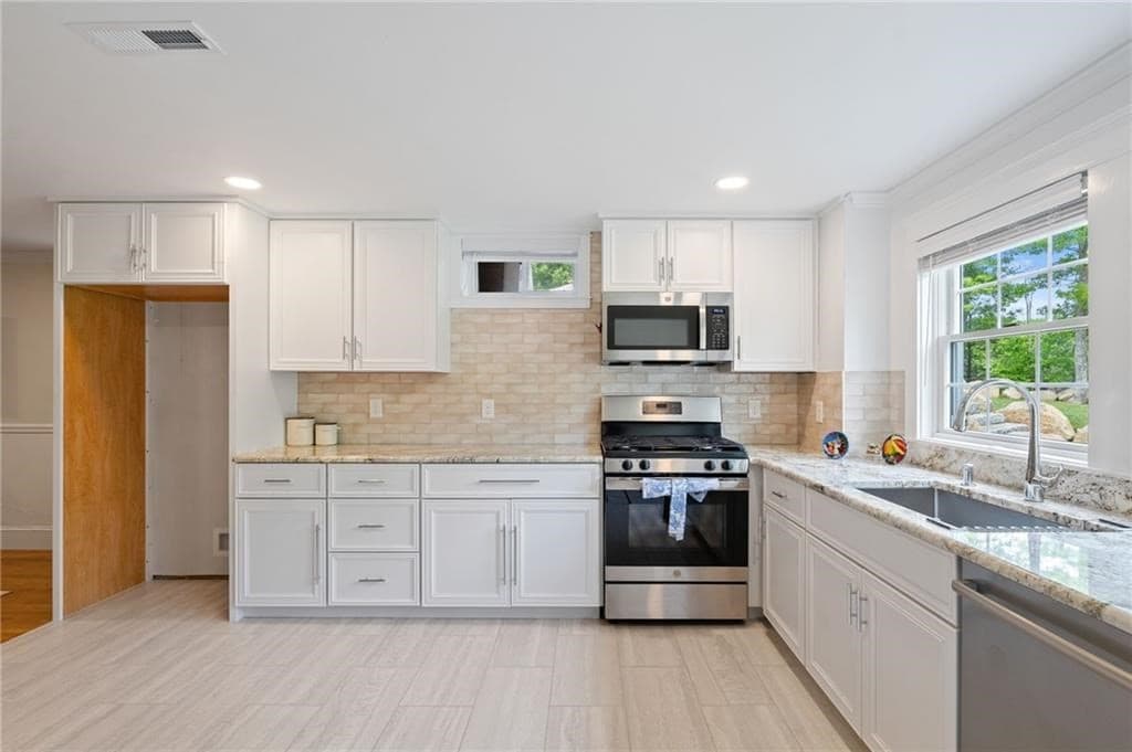 Single Family Residence at 120 Stubble Brook Rd, West Greenwich RI 02817, photo 33 of 42