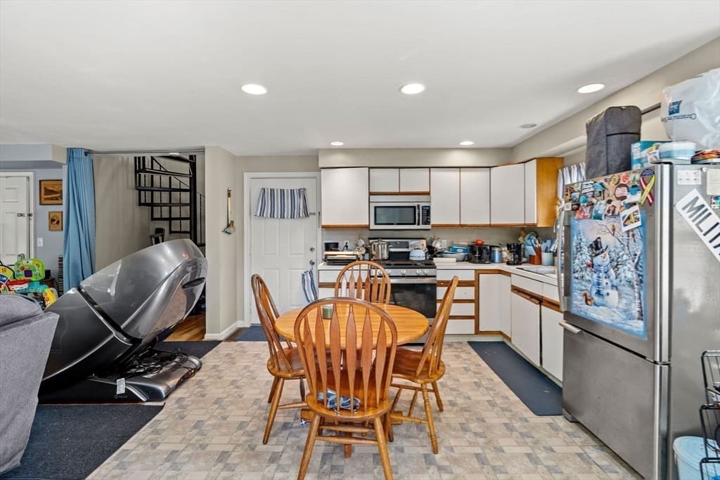 Condominium at 11 Gardner # 4, Salem MA 01970, Salem, photo 10 of 41