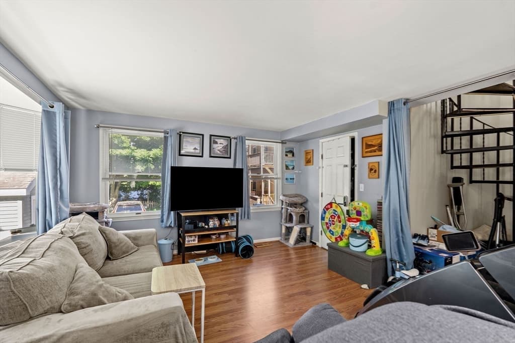 Condominium at 11 Gardner # 4, Salem MA 01970, Salem, photo 11 of 41