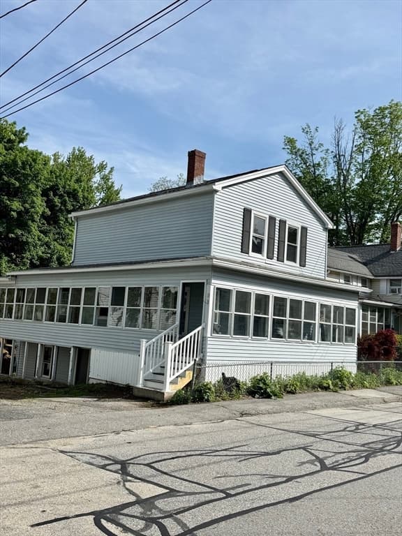 13 Goddard St, Webster MA 01570