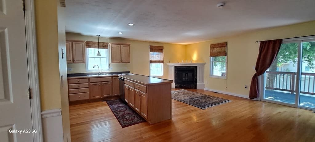 Single Family Residence at 42 Castine St, Worcester MA 01606, photo 13 of 42