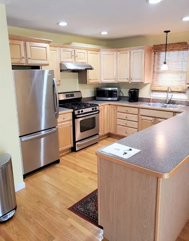 Single Family Residence at 42 Castine St, Worcester MA 01606, photo 11 of 42