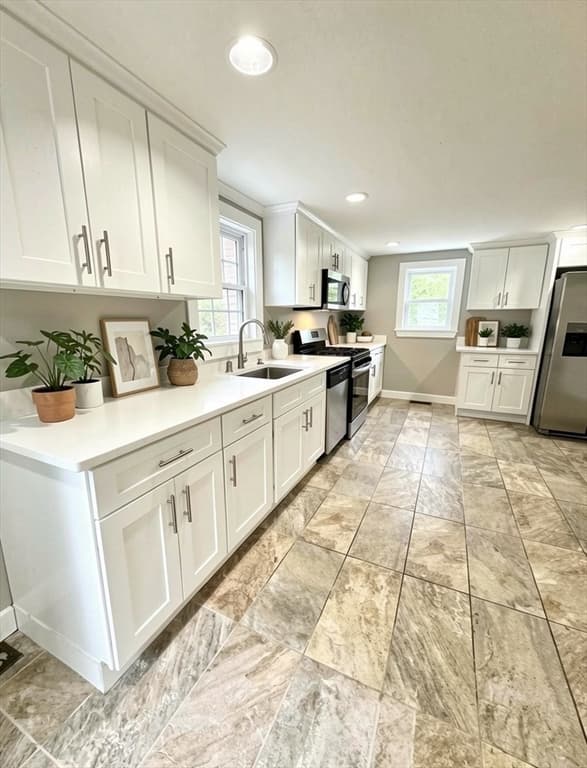 14 Elm Ave, Holbrook MA 02343