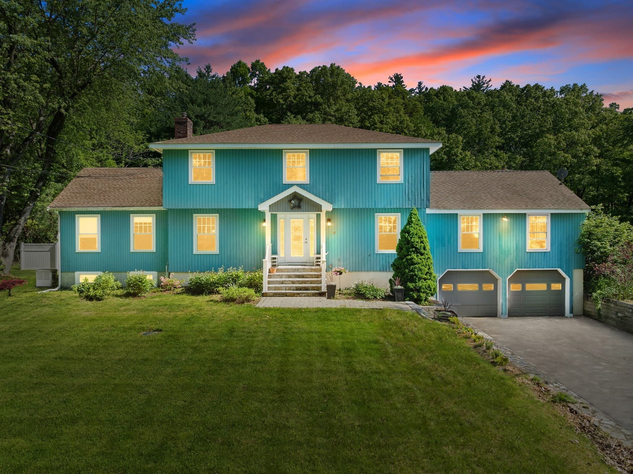 30 Pompositticutt St, Stow MA 01775