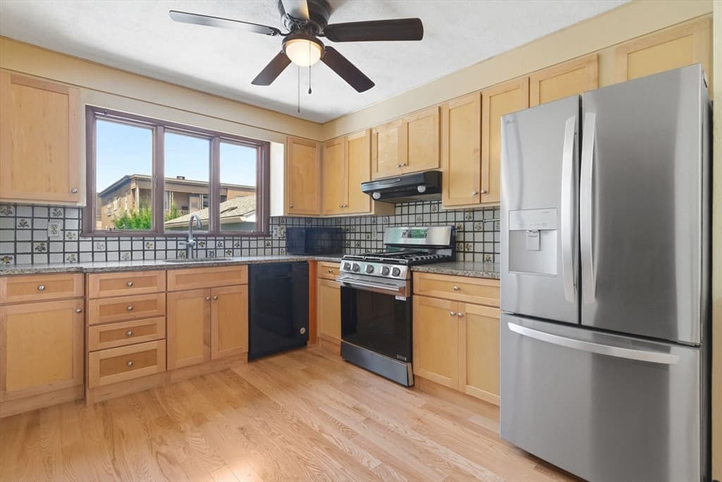 36 Florence St, Everett MA 02149 photo 2