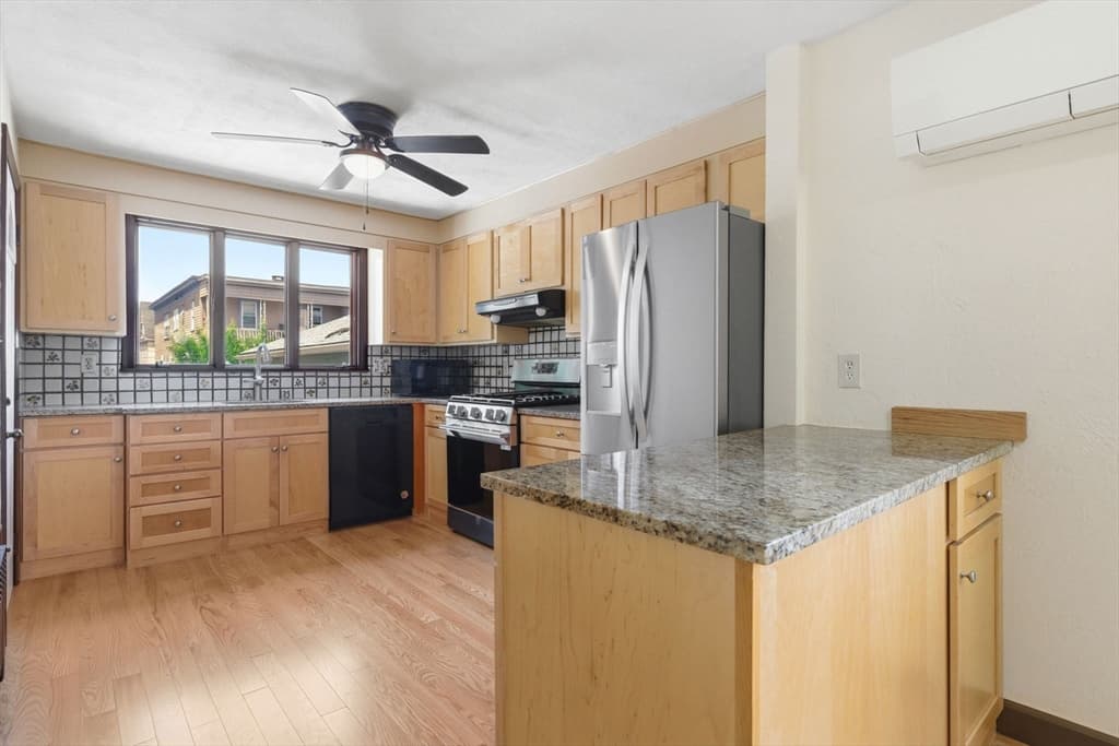 36 Florence St, Everett MA 02149 photo 3