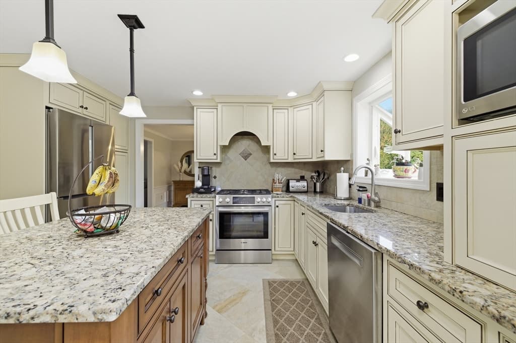 30 Princess Pine Circle, Taunton MA 02780 photo 2