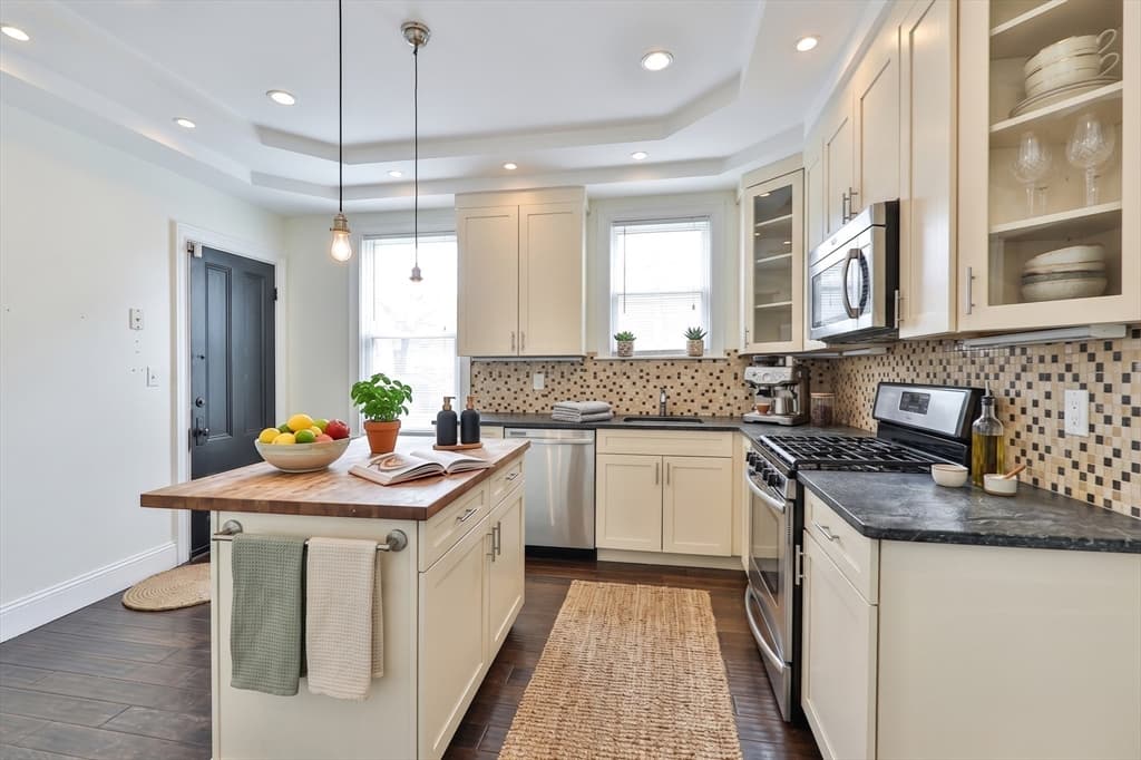 Condominium at 9 Bellflower # C, Boston MA 02125, Boston, photo 7 of 21