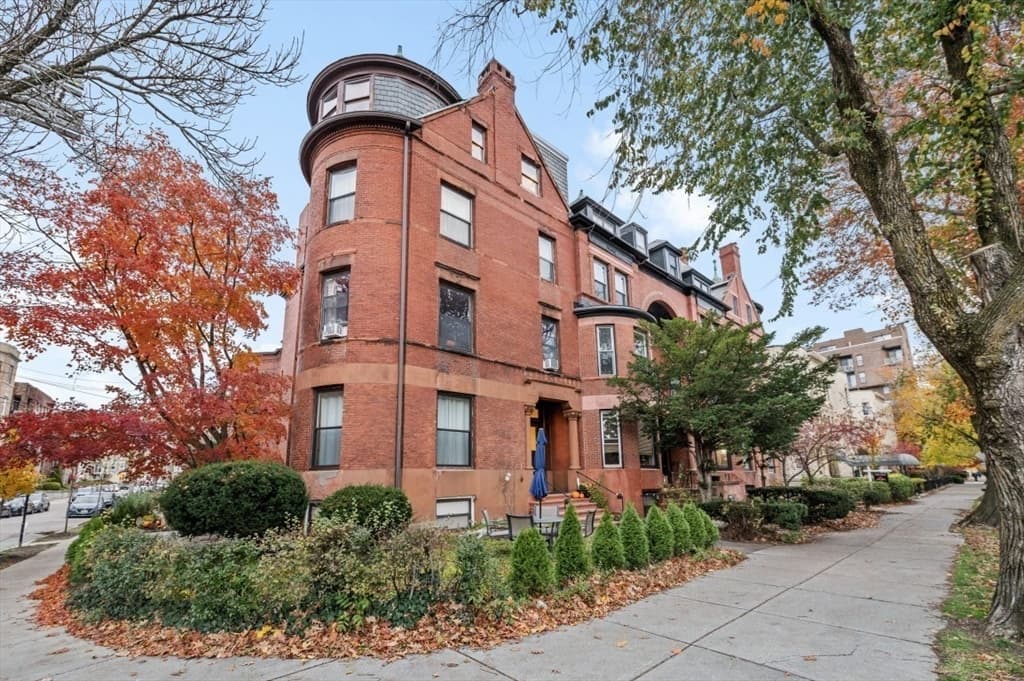 1880 Beacon St # 6, Brookline MA 02445