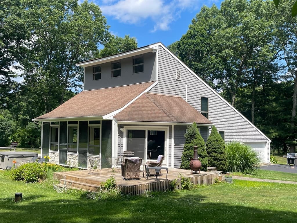 6 Leonard St, Lakeville MA 02347