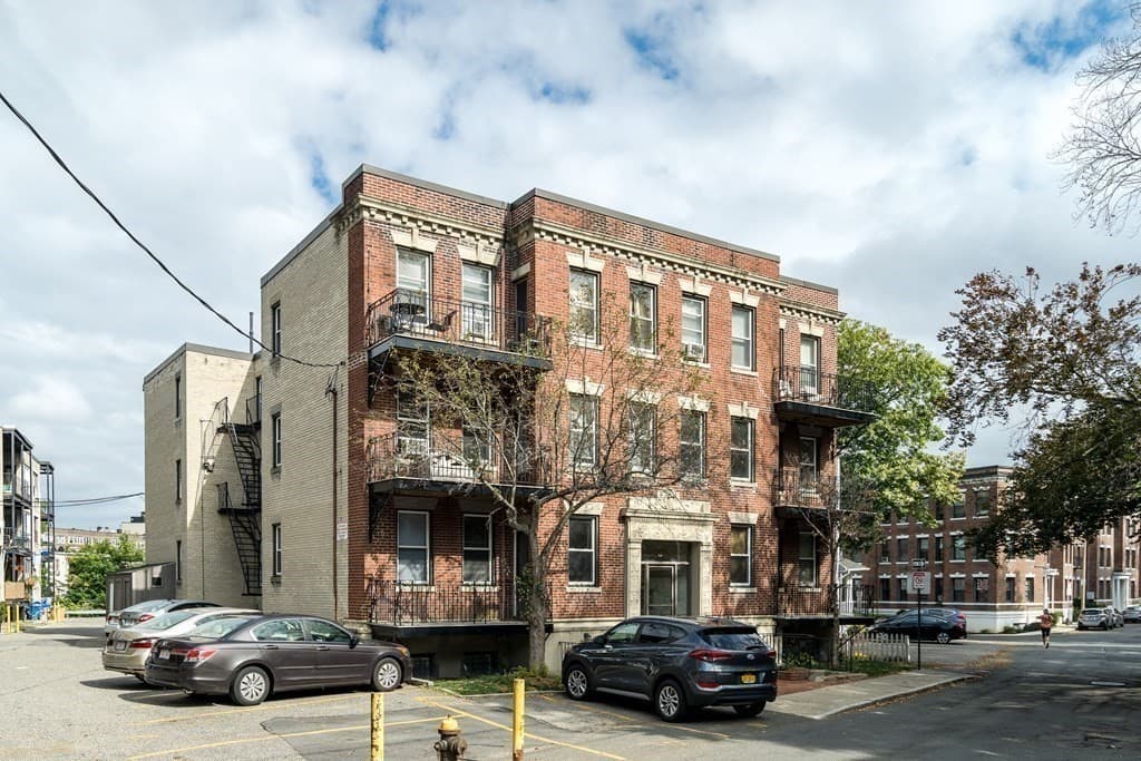 Condominium at 8 Kinross Rd # 4, Boston MA 02135, photo 12 of 13