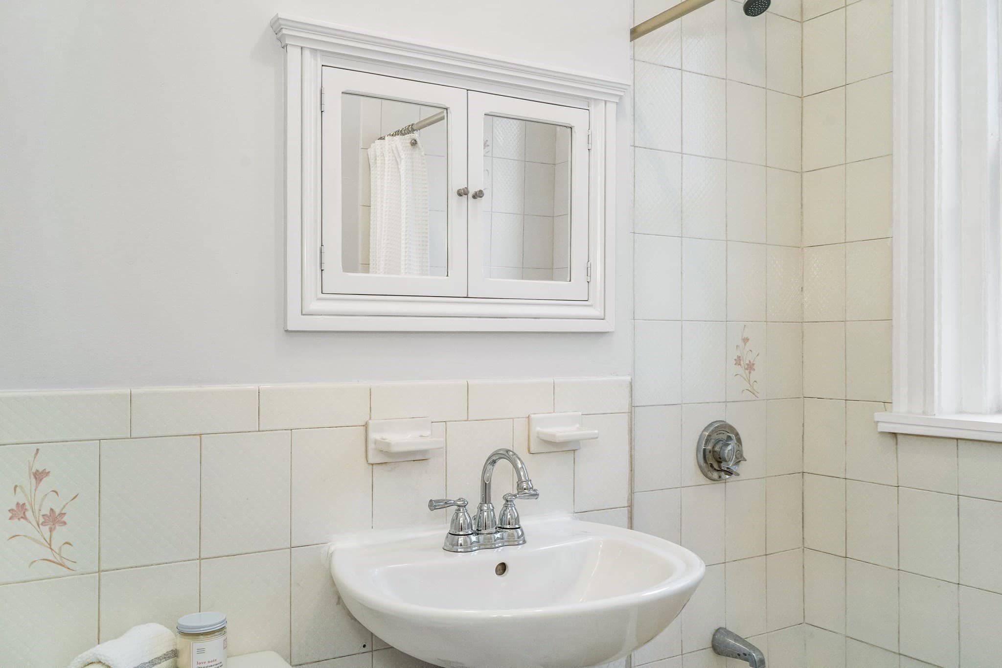 Condominium at 8 Kinross Rd # 4, Boston MA 02135, photo 8 of 13