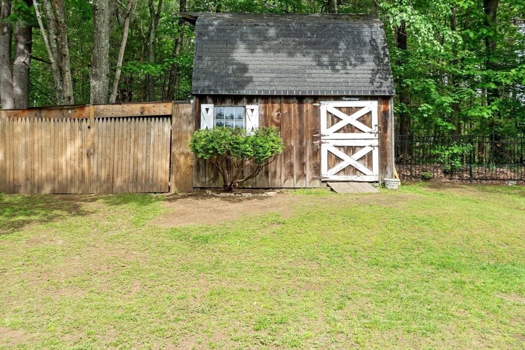 Single Family Residence at 144 Bailey Rd., Holden MA 01520, Holden, photo 39 of 42