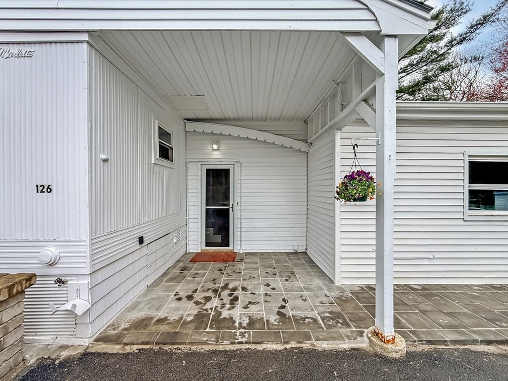 126 Beach Rd, Salisbury MA 01952 photo 2