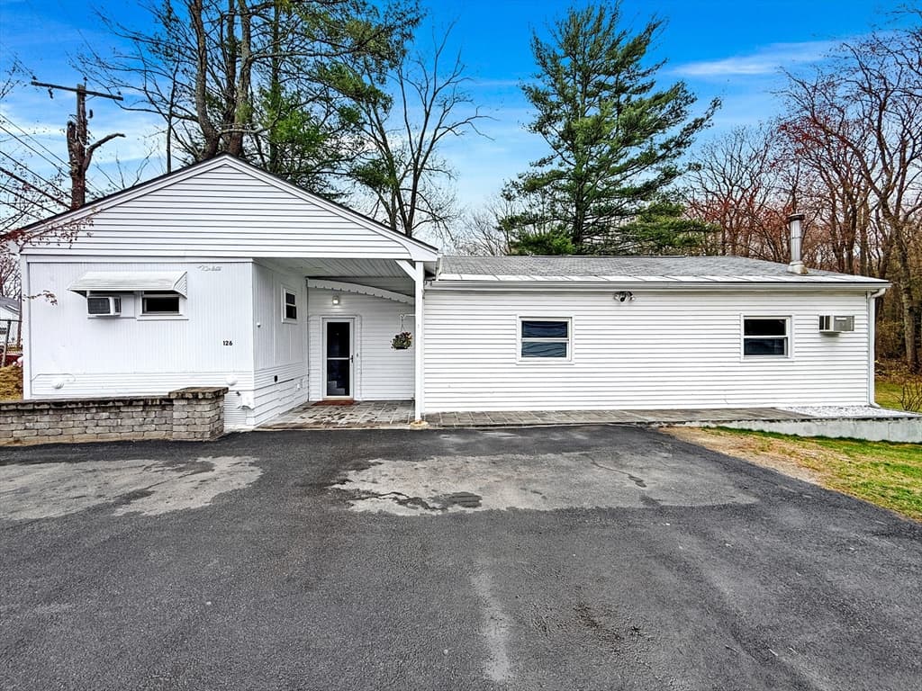 126 Beach Rd, Salisbury MA 01952
