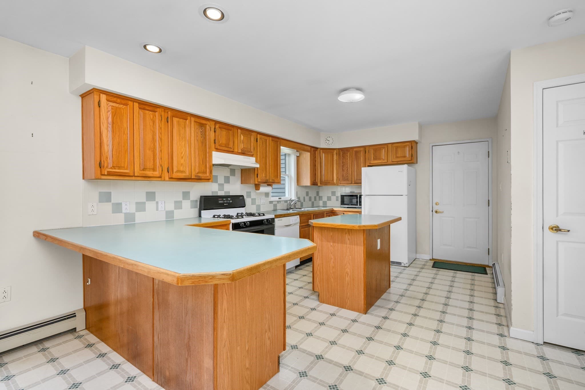 Single Family Residence at 66 Squaws Path, Wareham MA 02538, Wareham, photo 9 of 39