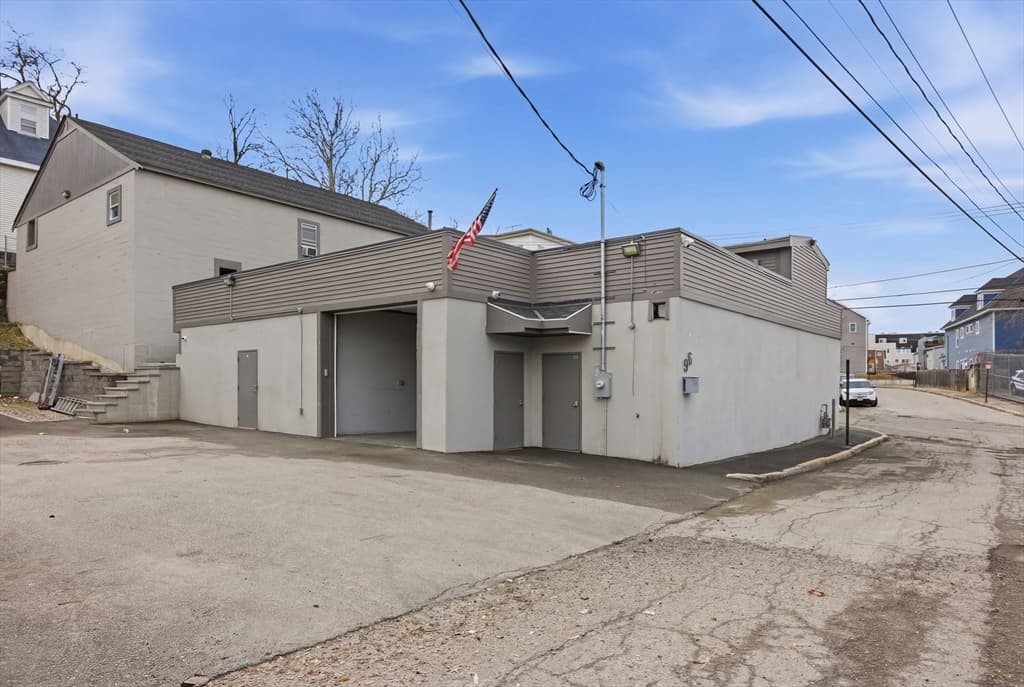 20-26 Howard St, Lowell MA 01851