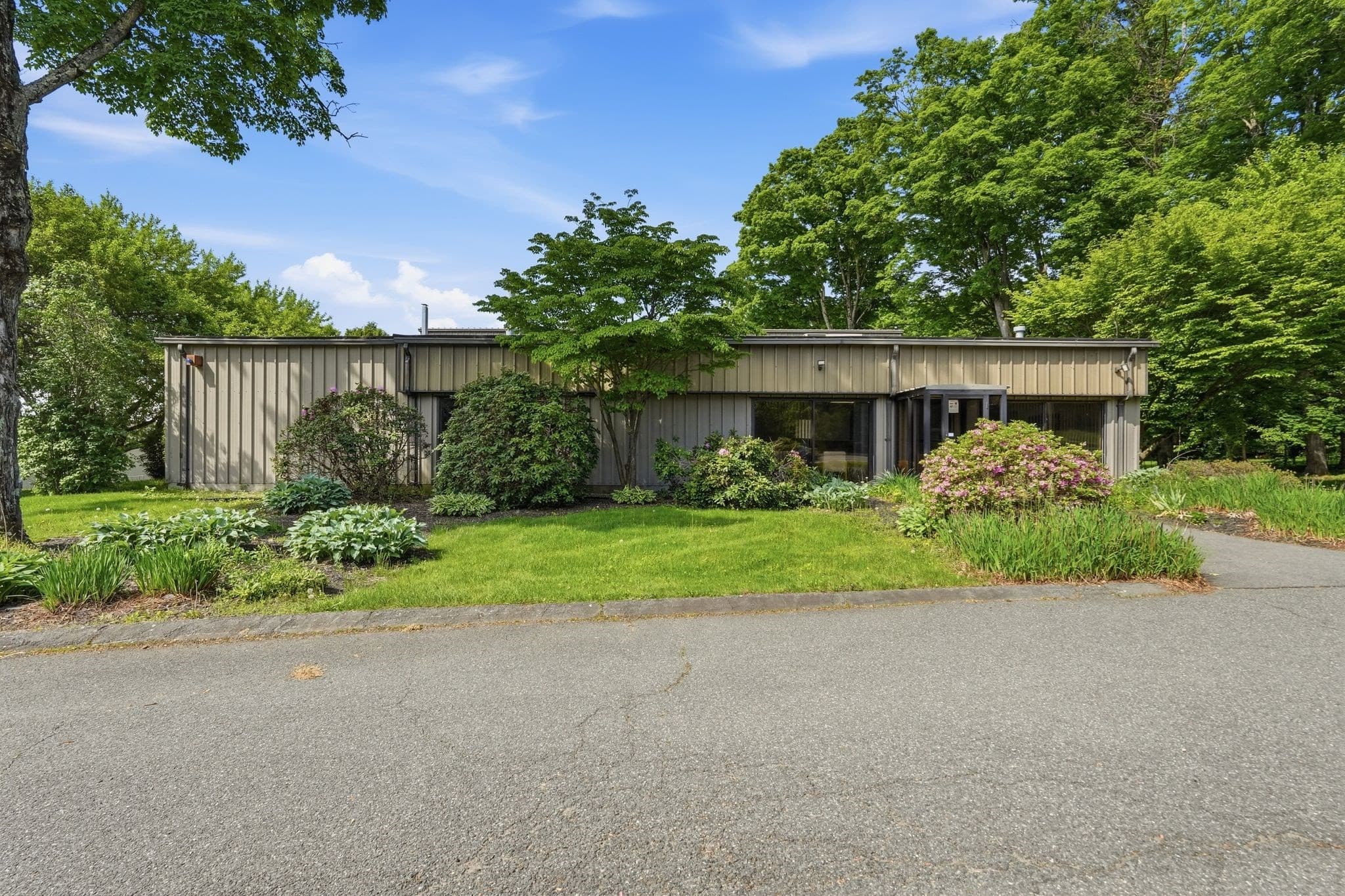 665 Amherst Rd, Sunderland MA 01375