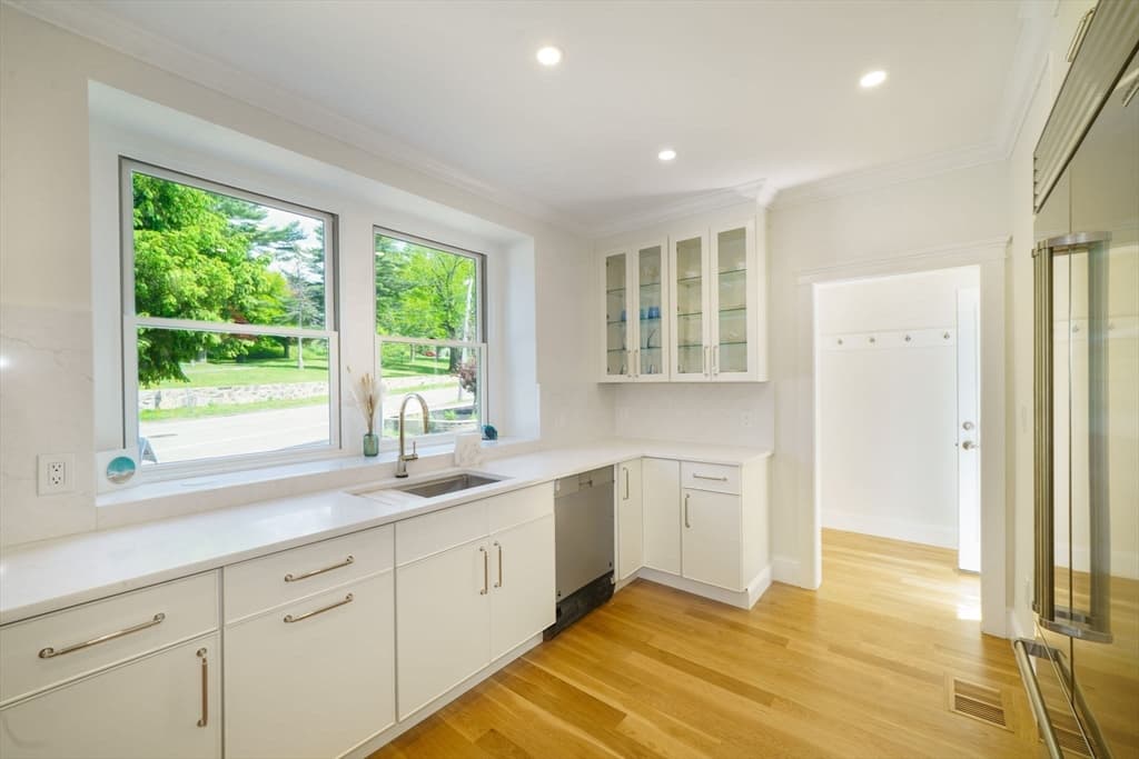 37 Oakland St, Wellesley MA 02481 photo 7