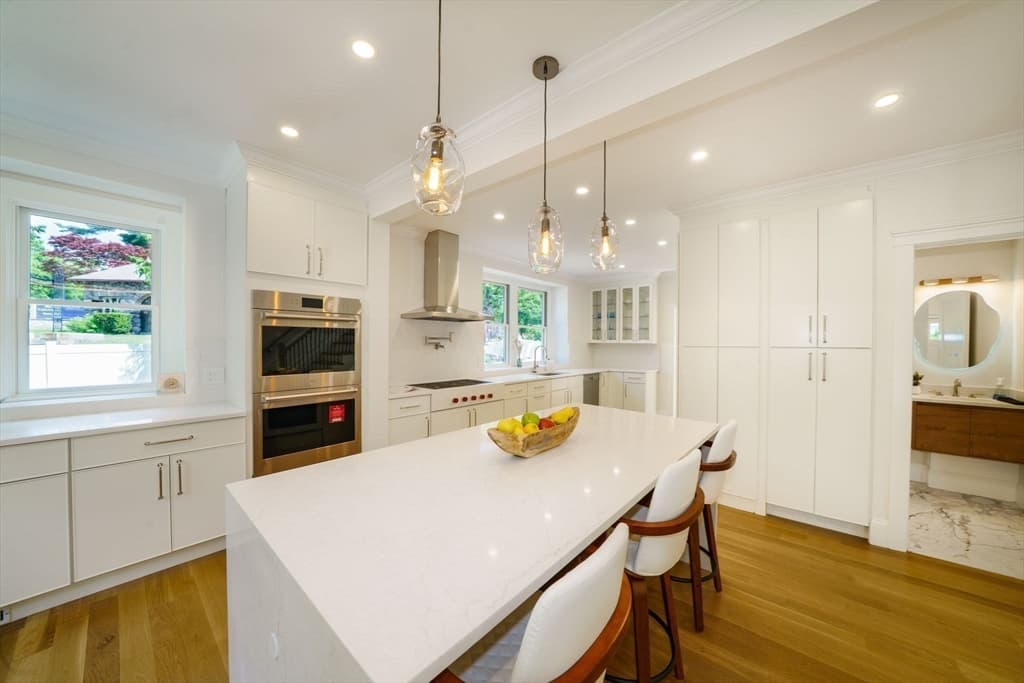 37 Oakland St, Wellesley MA 02481 photo 3