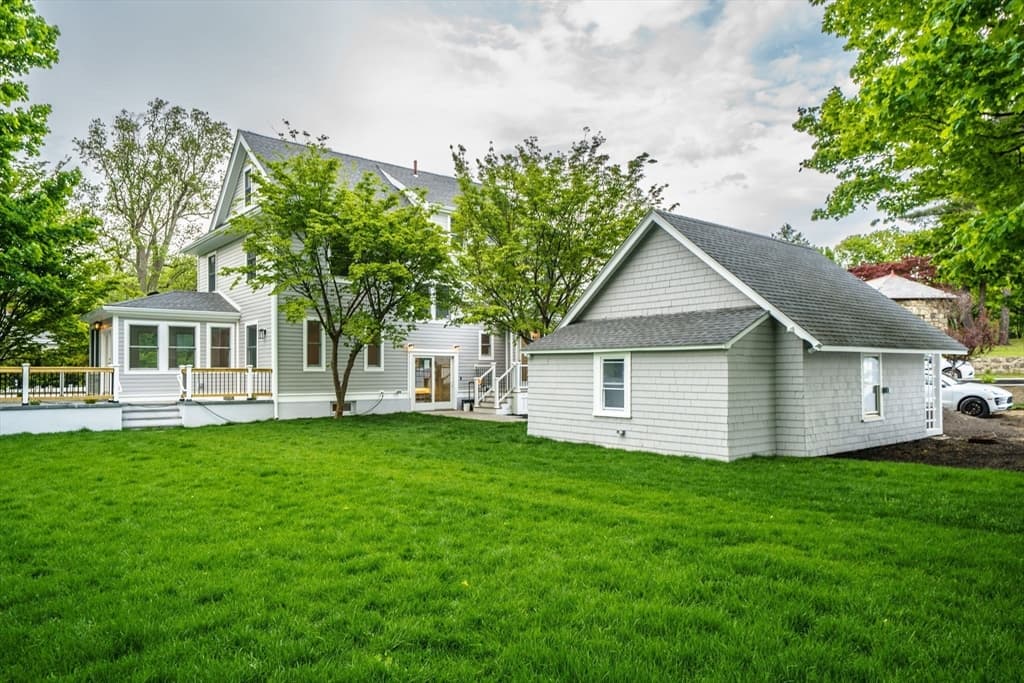 37 Oakland St, Wellesley MA 02481