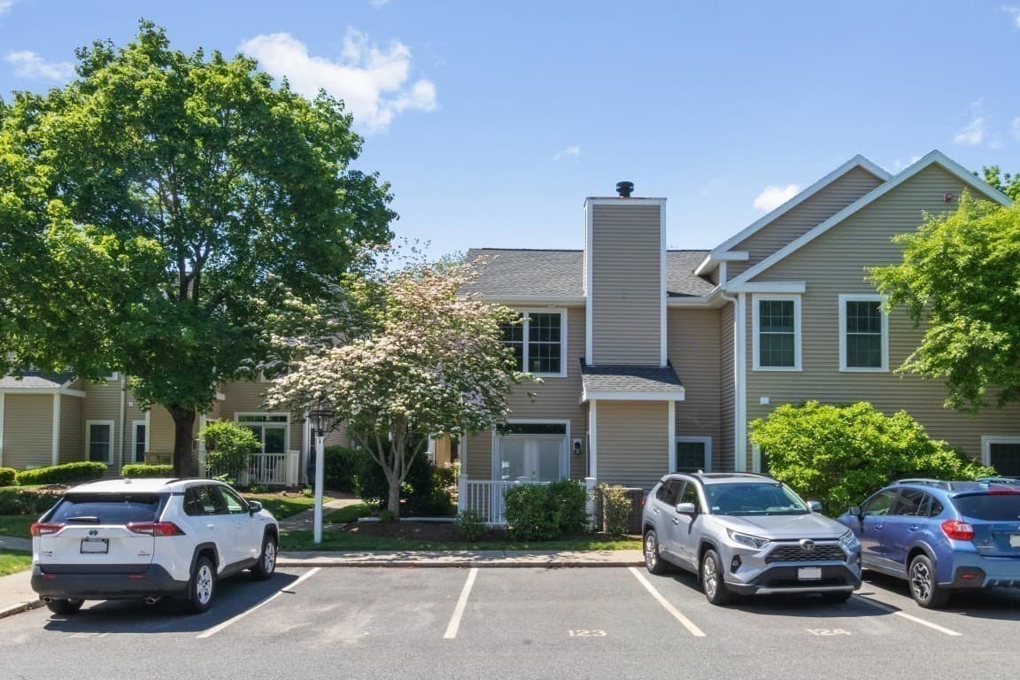 Condominium at 49 Bradford Commons Ln # 49, Braintree MA 02184, photo 18 of 40
