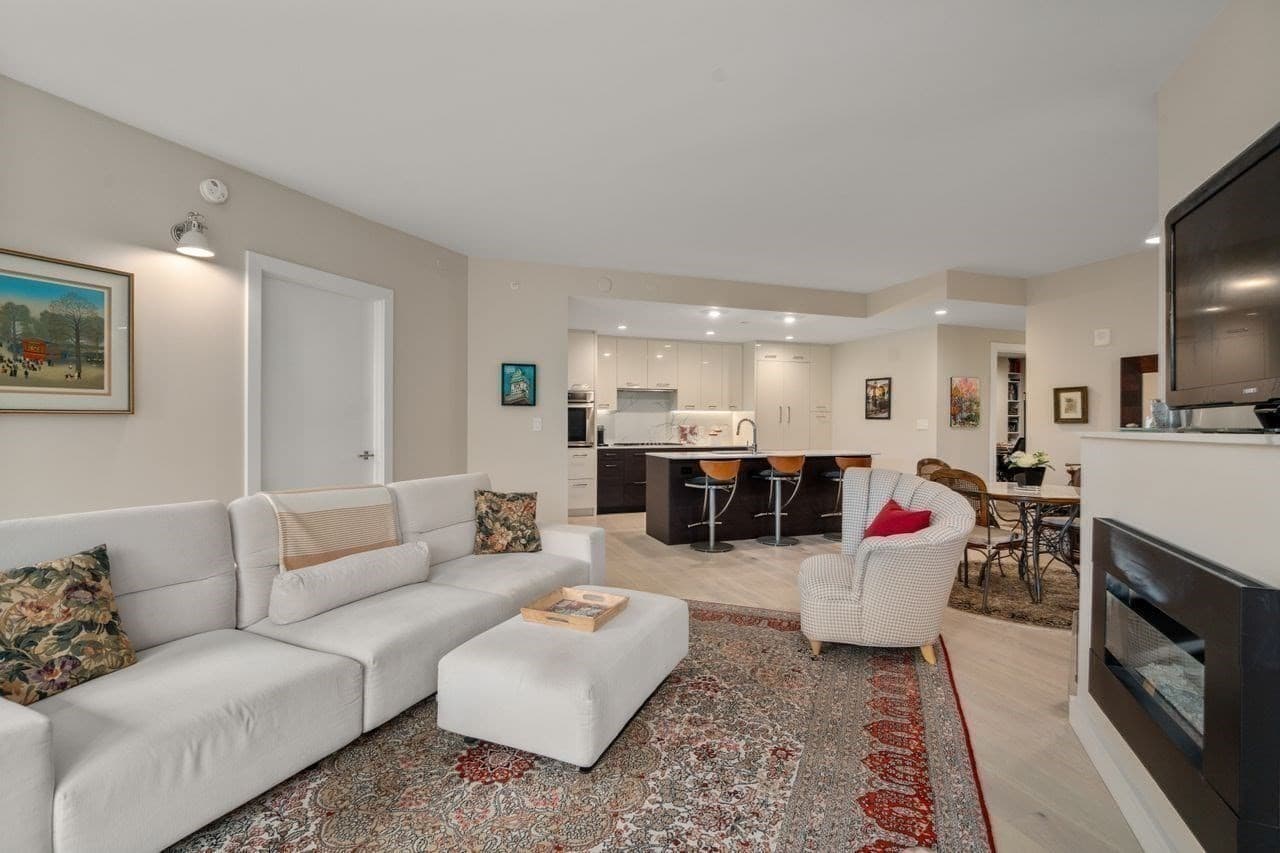 Condominium at 110 Broad St # 303, Boston MA 02110, photo 8 of 35