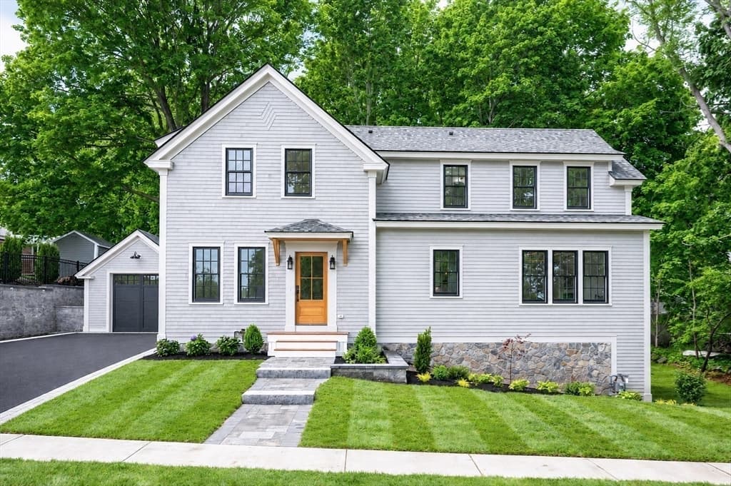 1 Stanley Ave, Newburyport MA 01950