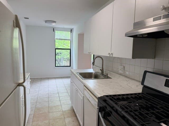Condominium at 18 Shrewsbury Green Dr # K, Shrewsbury MA 01545, Shrewsbury, photo 3 of 21