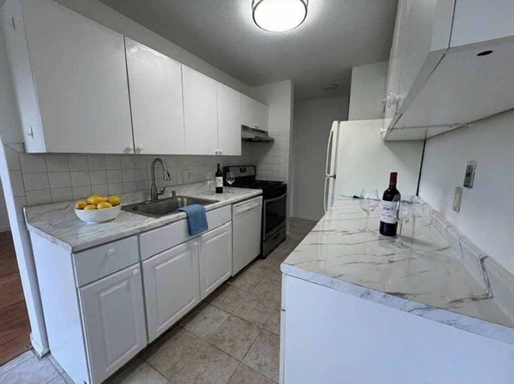Condominium at 18 Shrewsbury Green Dr # K, Shrewsbury MA 01545, Shrewsbury, photo 5 of 21