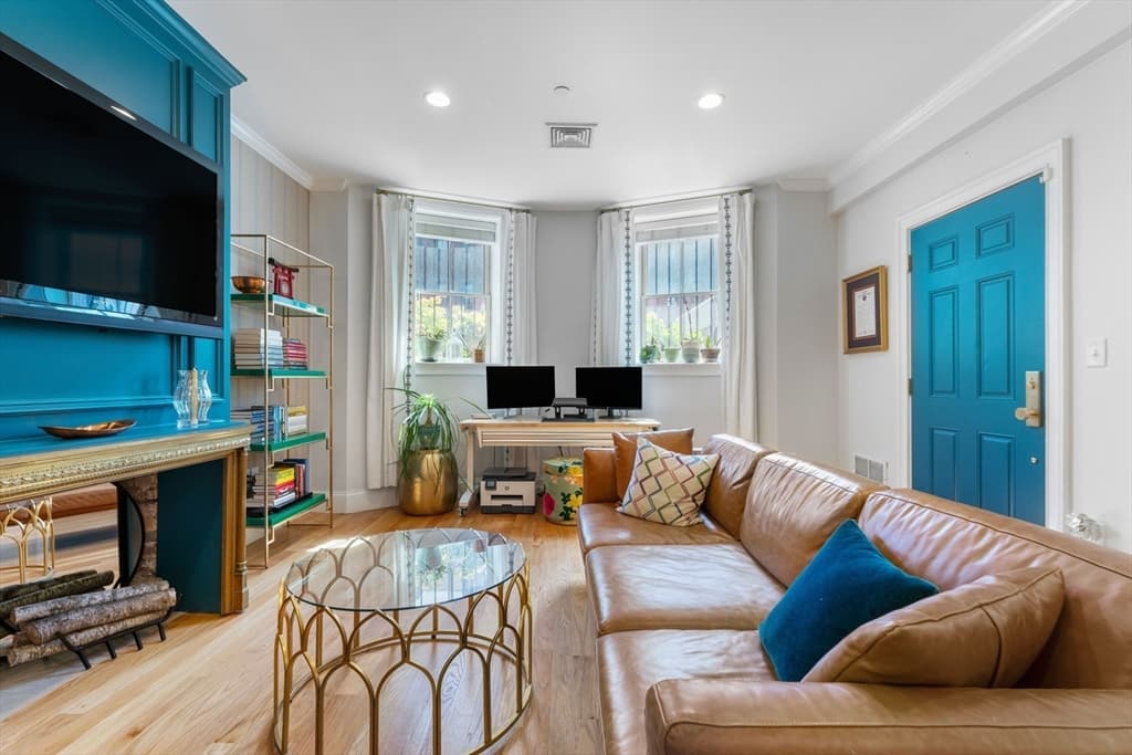 Condominium at 668 Massachusetts Ave # G, Boston MA 02118, photo 2 of 23