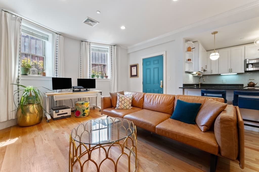 Condominium at 668 Massachusetts Ave # G, Boston MA 02118, photo 3 of 23
