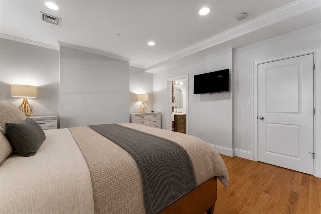 Condominium at 668 Massachusetts Ave # G, Boston MA 02118, photo 14 of 23