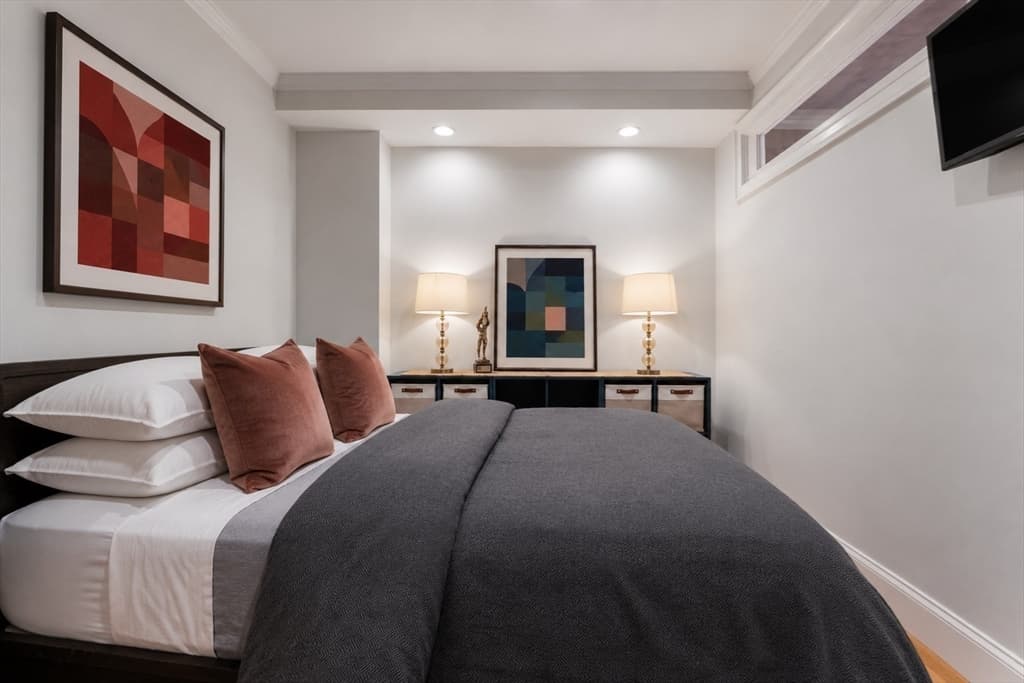 Condominium at 668 Massachusetts Ave # G, Boston MA 02118, photo 18 of 23