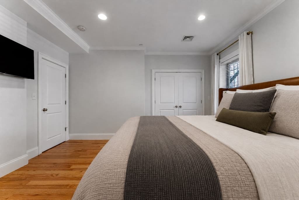 Condominium at 668 Massachusetts Ave # G, Boston MA 02118, photo 15 of 23