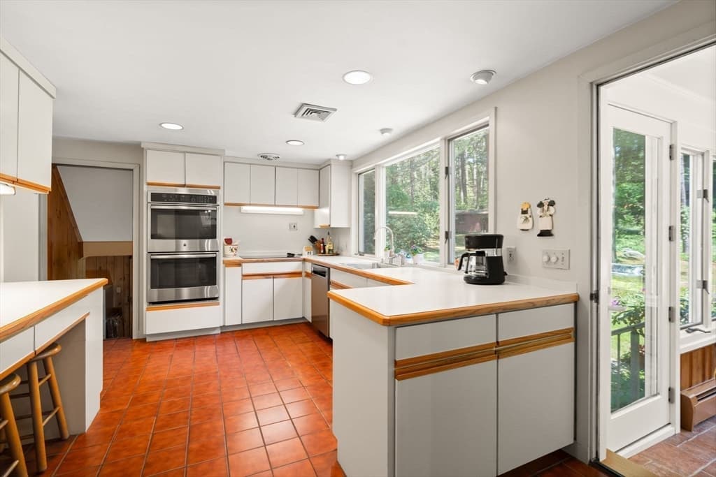 242 Winter St, Weston MA 02493 photo 13