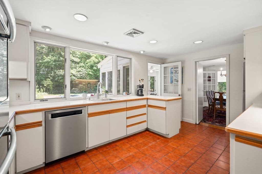 242 Winter St, Weston MA 02493 photo 14