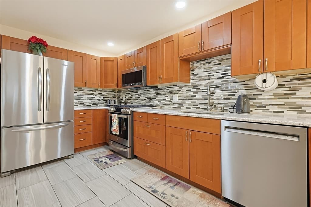 Condominium at 81 Arrowhead Cir # 81, Ashland MA 01721, photo 14 of 30
