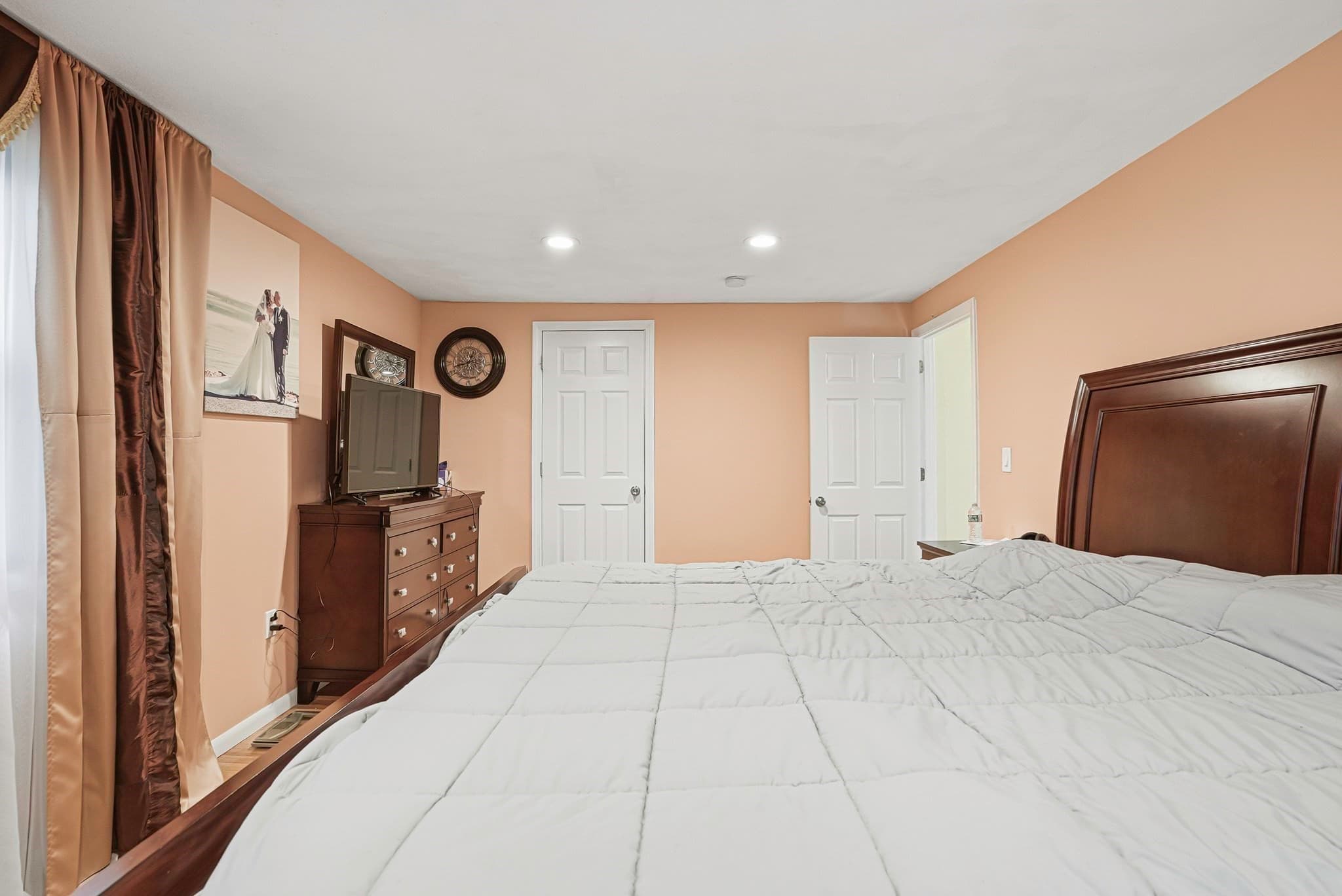 Single Family Residence at 50 Lakeshore Dr, Marlborough MA 01752, Marlborough, photo 13 of 34