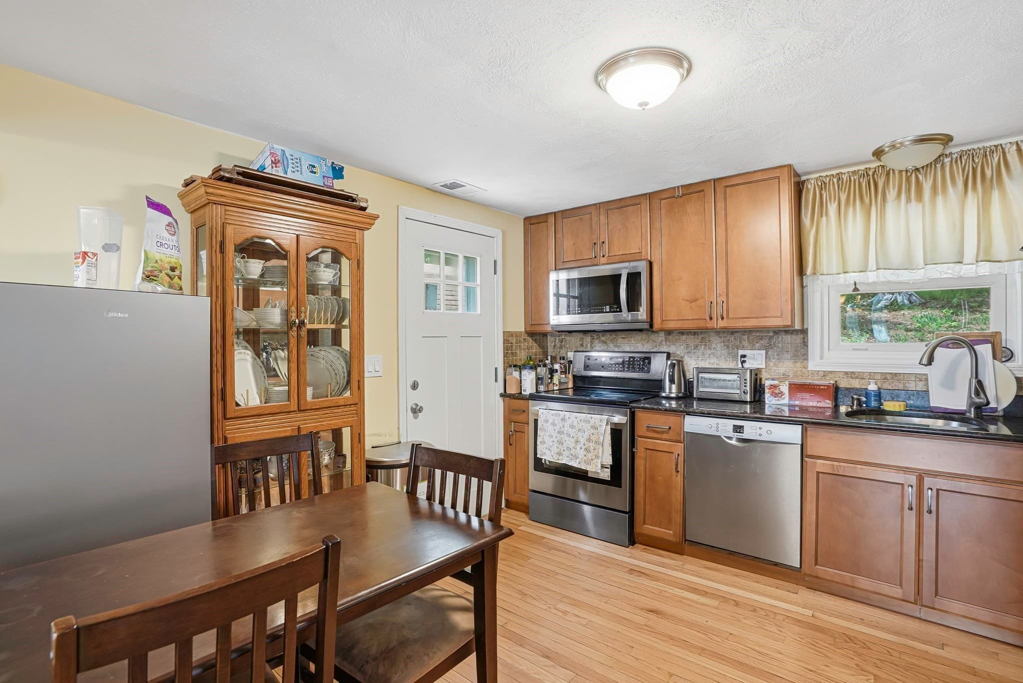 Single Family Residence at 50 Lakeshore Dr, Marlborough MA 01752, Marlborough, photo 5 of 34
