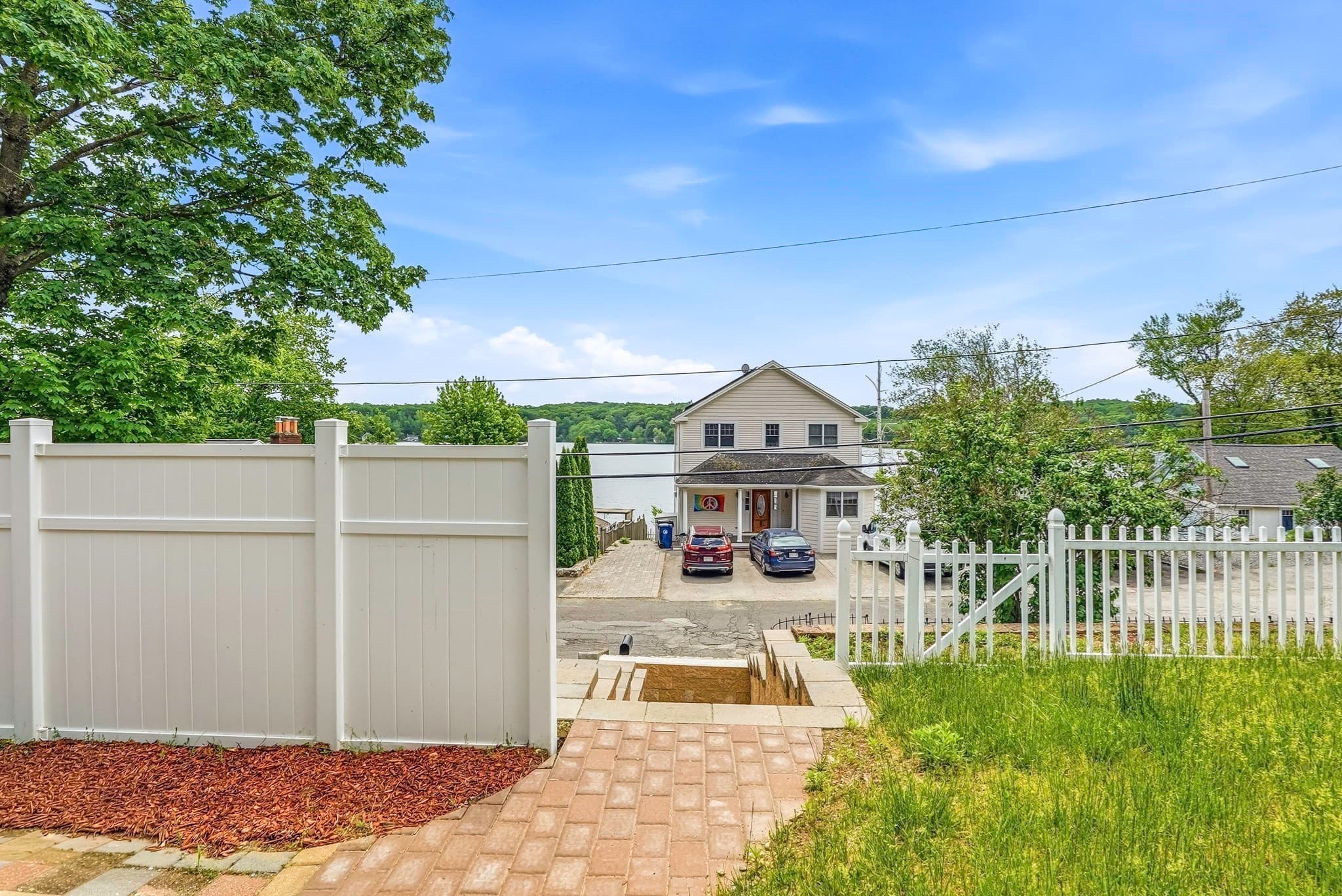 Single Family Residence at 50 Lakeshore Dr, Marlborough MA 01752, Marlborough, photo 4 of 34