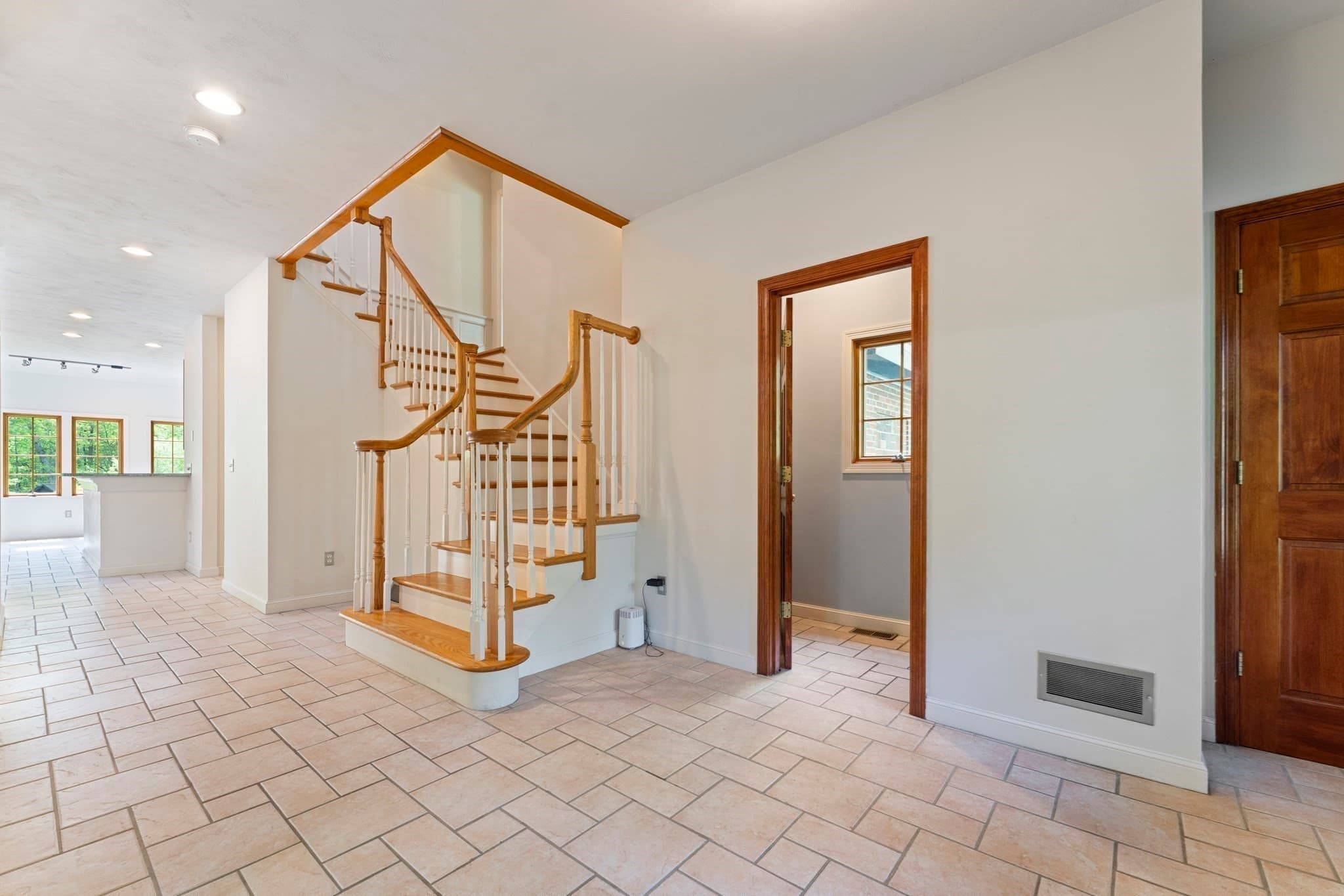 Single Family Residence at 28 Vincent Rd, Mendon MA 01756, Mendon, photo 3 of 39