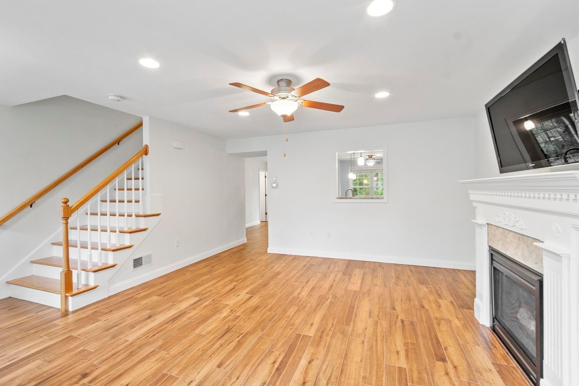 Condominium at 39 Kensington Way # 39, Tewksbury MA 01876, photo 5 of 42