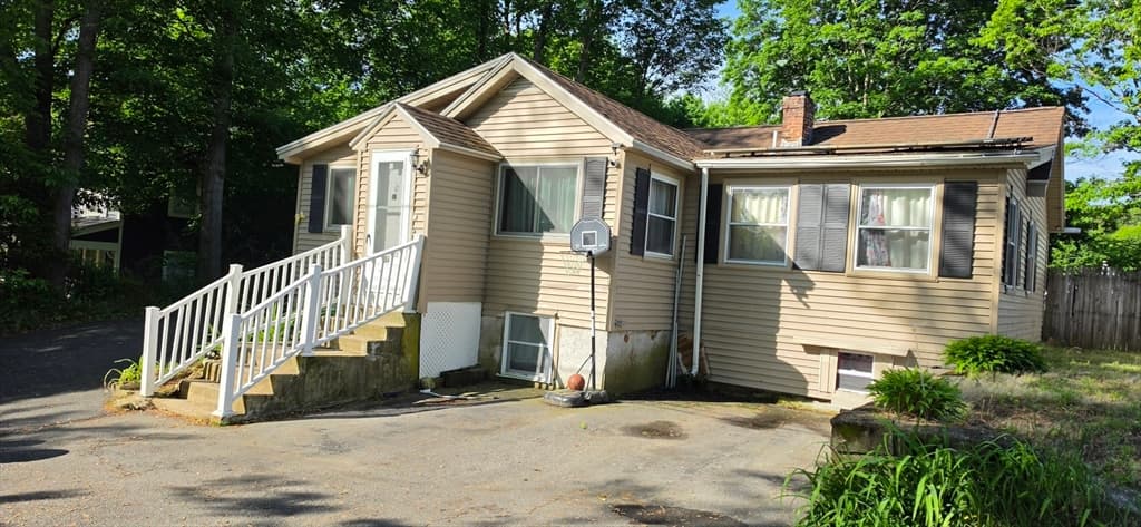 Single Family Residence at 34 Hatch St, Haverhill MA 01832, photo 2 of 15