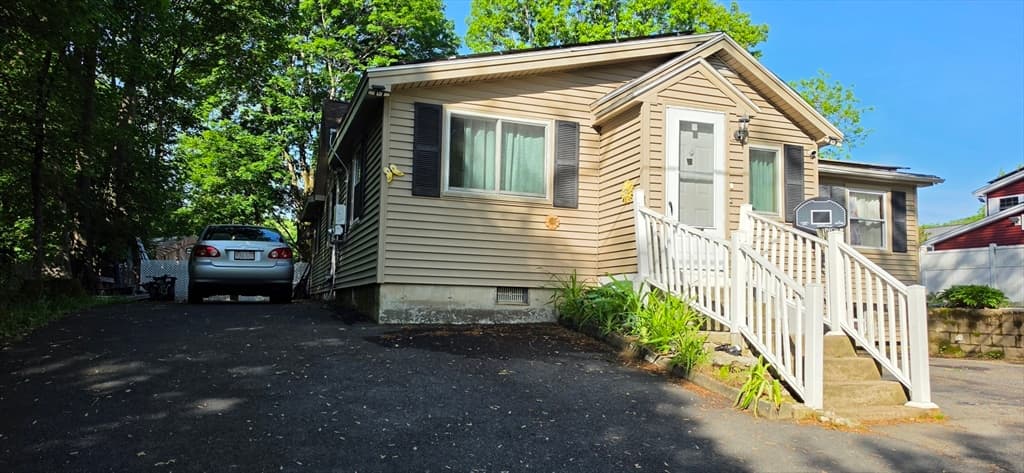 Single Family Residence at 34 Hatch St, Haverhill MA 01832, photo 3 of 15