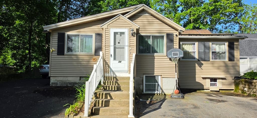 34 Hatch St, Haverhill MA 01832