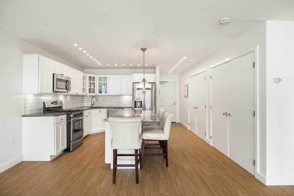 Condominium at 8 Whittier Pl # 14F, Boston MA 02114, photo 3 of 21