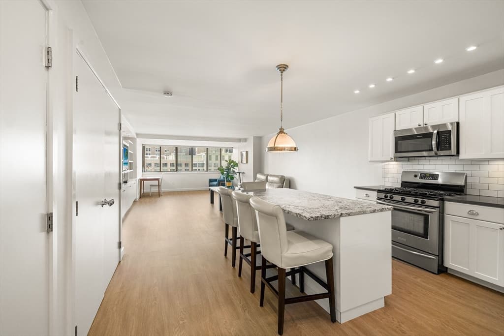 8 Whittier Pl # 14F, Boston MA 02114