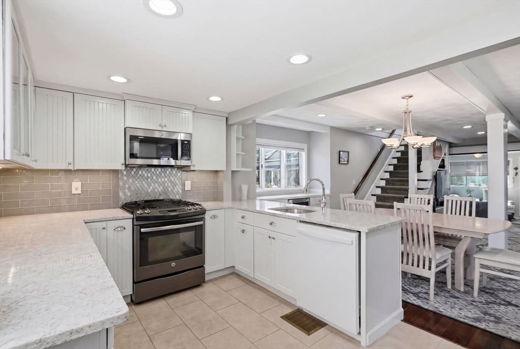 27 Billows St, Winthrop MA 02152